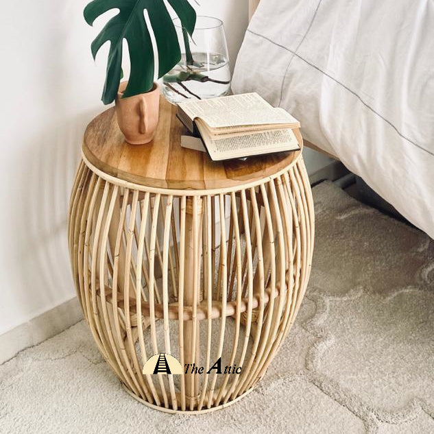 Round rattan outlet end table